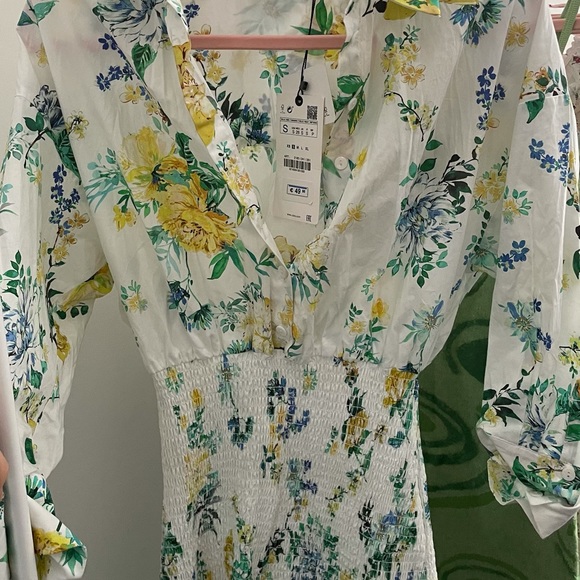 Zara floral dress - Picture 2 of 4